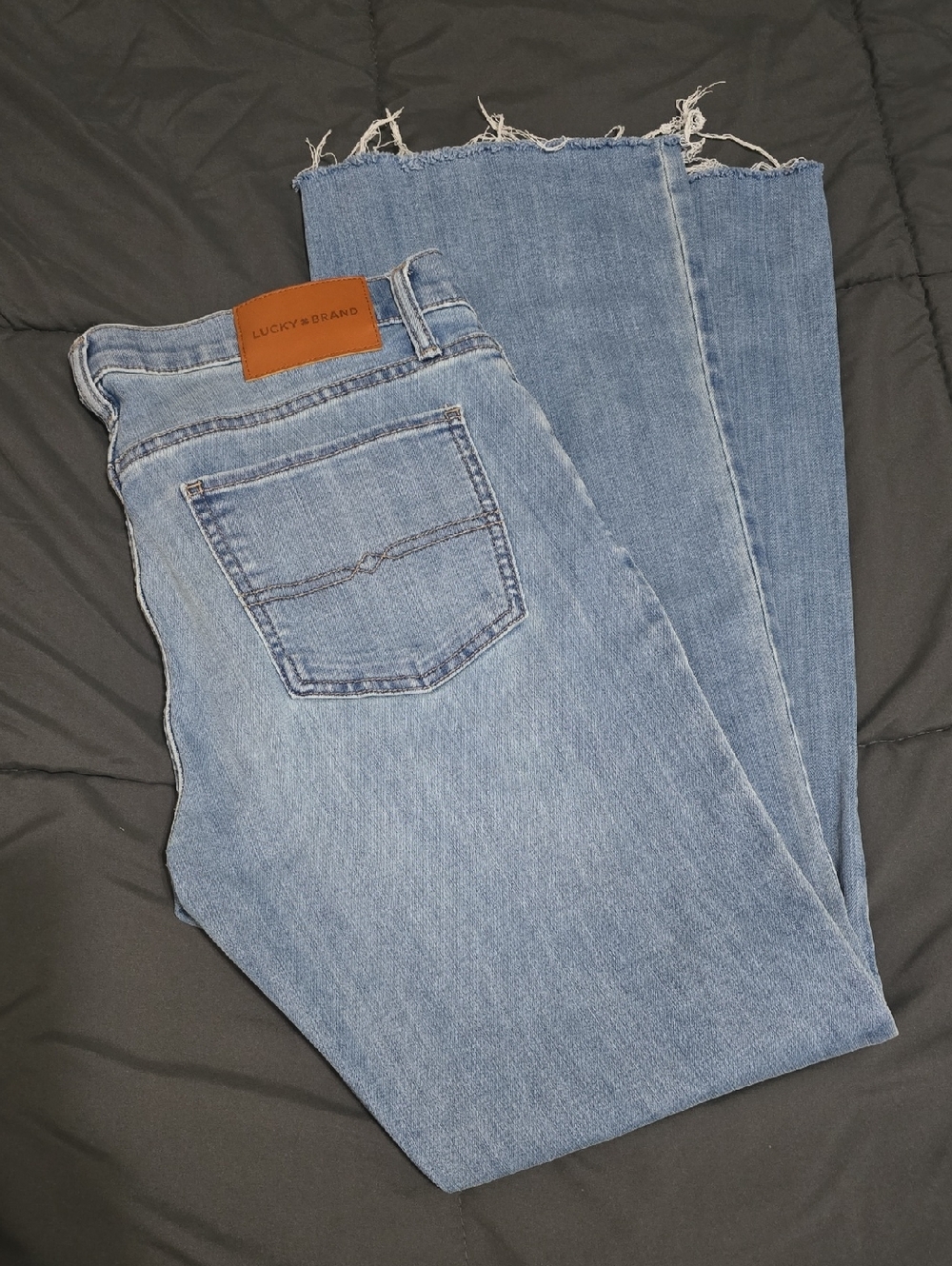 Lucky Brand Light Wash Sweet Mid Rise Bootcut Frayed Hem Jeans, 8/29, EUC